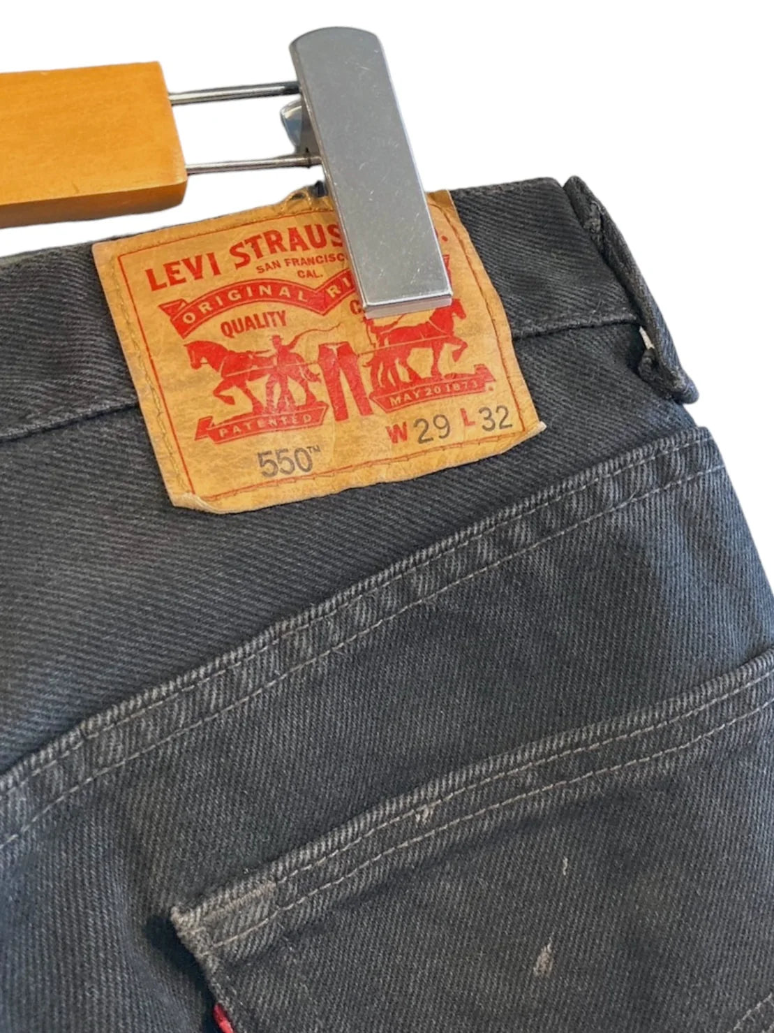 Levi’s リーバイス 550 ブラックデニム リラックスフィット デニムパンツ